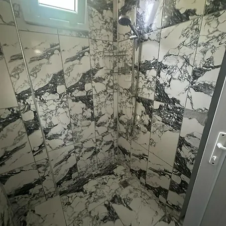 In The Center, 6-7 Minutes To The Airport, Close To The Sea And Coves Apartament