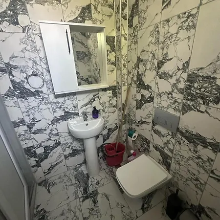 In The Center, 6-7 Minutes To The Airport, Close To The Sea And Coves Apartment *